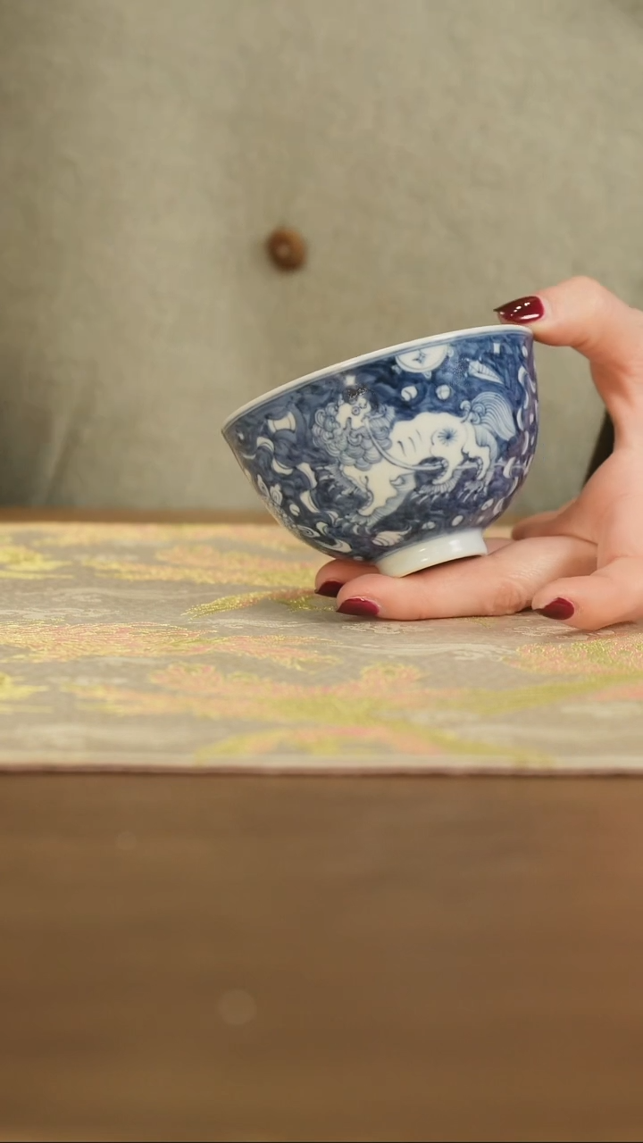 【闪购商品】景德镇手工青花双师绣球鸡心杯