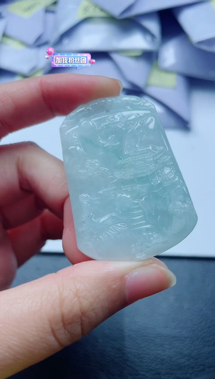 翡翠未镶嵌颈饰             