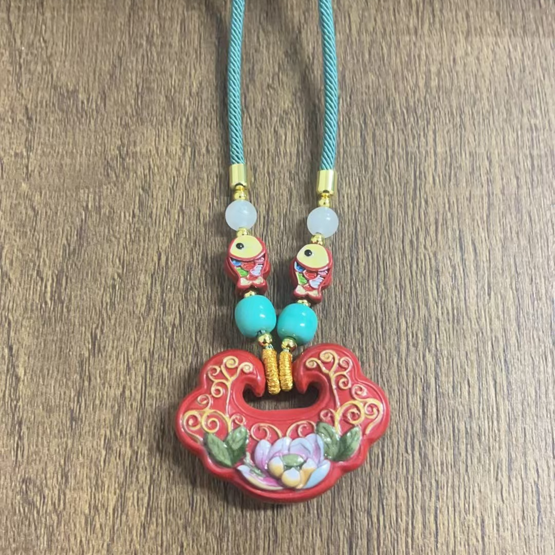 含辰砂工艺品高含量红砂彩绘莲花如意锁