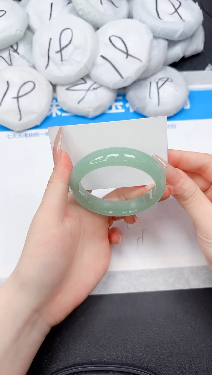 未镶嵌手镯石英质玉96-56