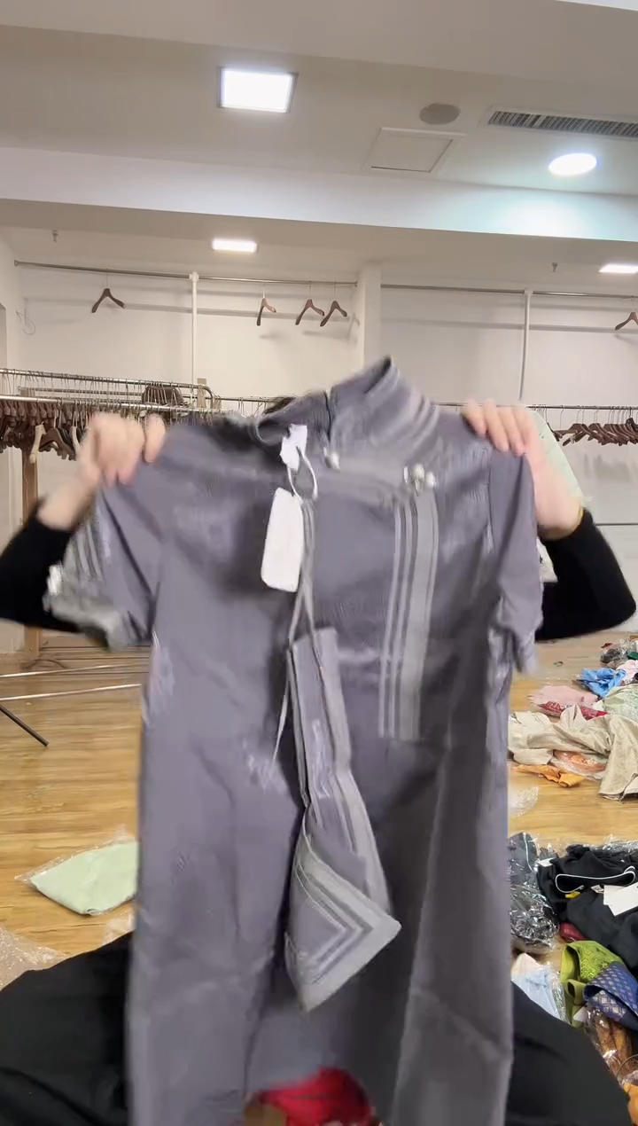 裙子  2X135斤以里