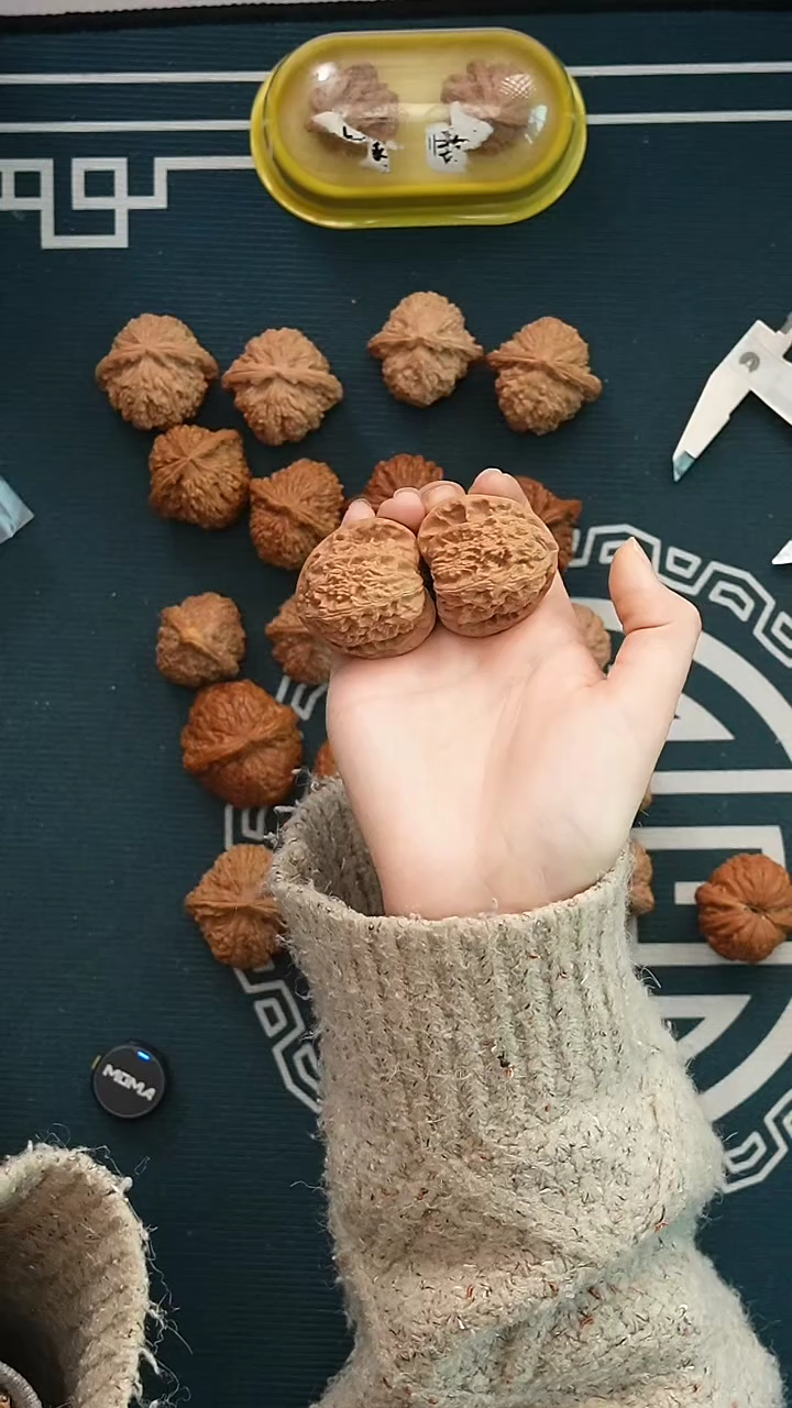 吊坠文玩核桃小*?三角白42微修