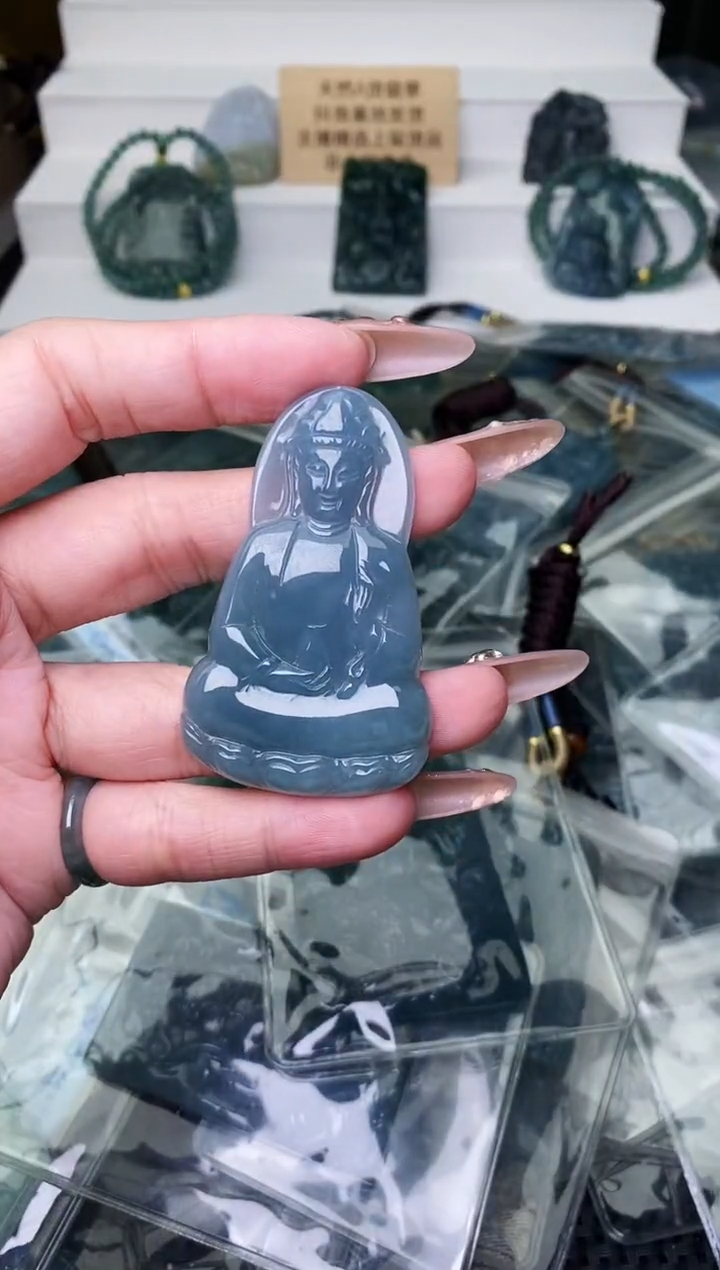 颈饰未镶嵌翡翠 