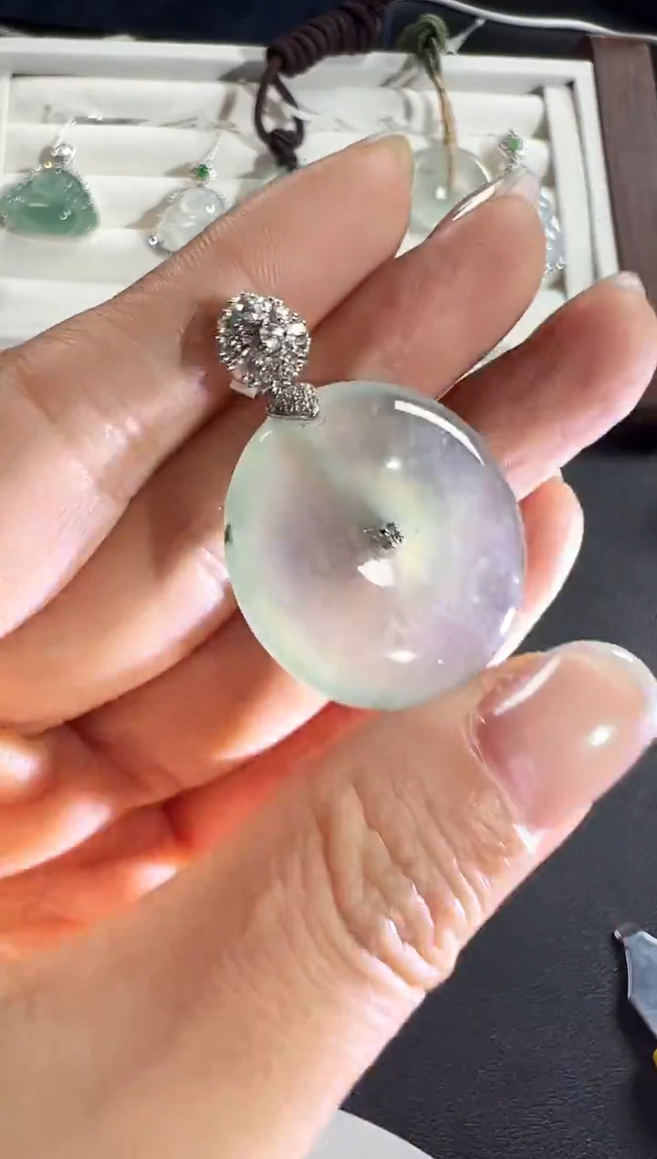 颈饰18K金镶嵌翡翠KRQ1231-013