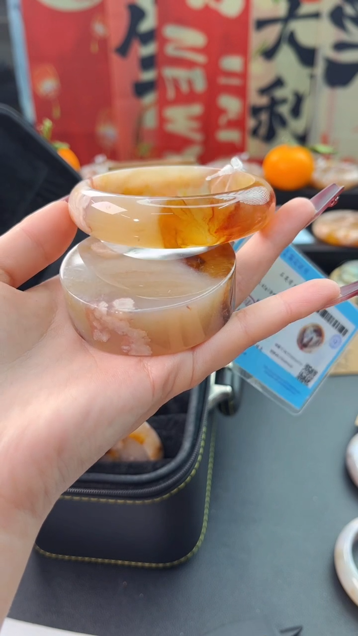 【闪购商品】石英质玉手镯未镶嵌赠送镯心（62圈口