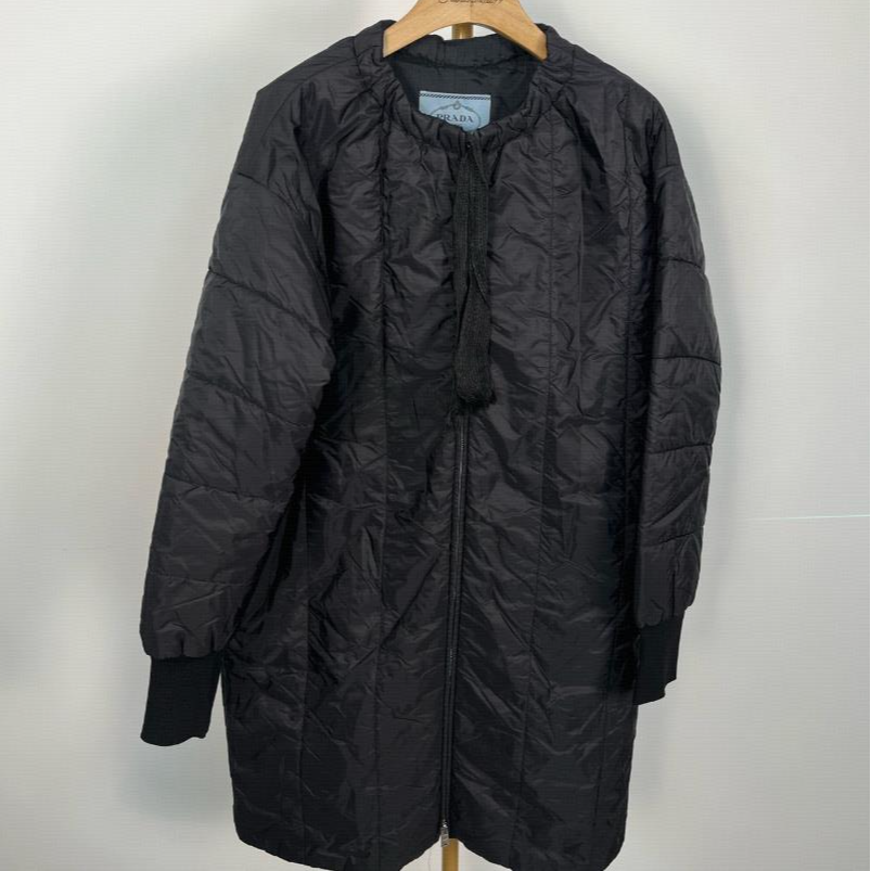 全新未使用 Prada/普拉达 纯色拉链外套 黑色/40
