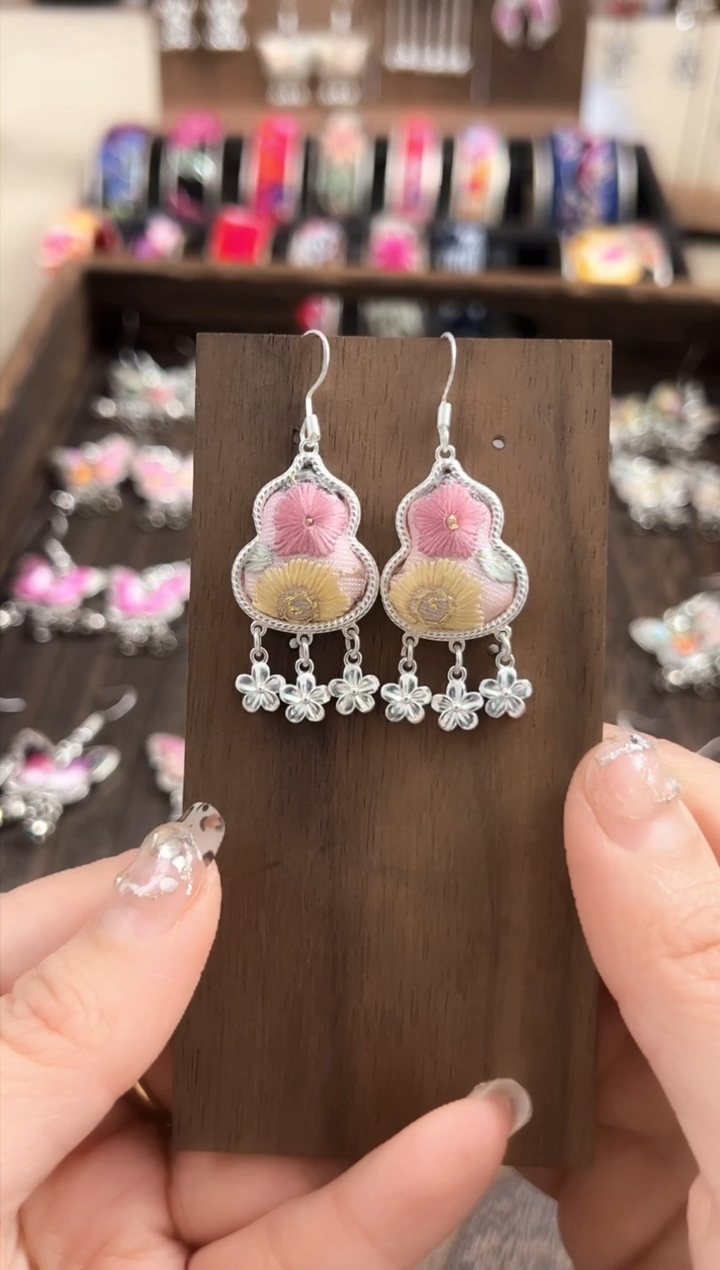 【闪购商品】织绣民族风老绣饰品060