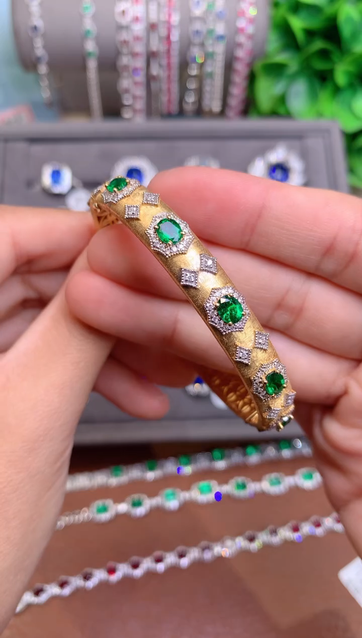 【闪购商品】祖母绿手镯18K金镶嵌2.0CT