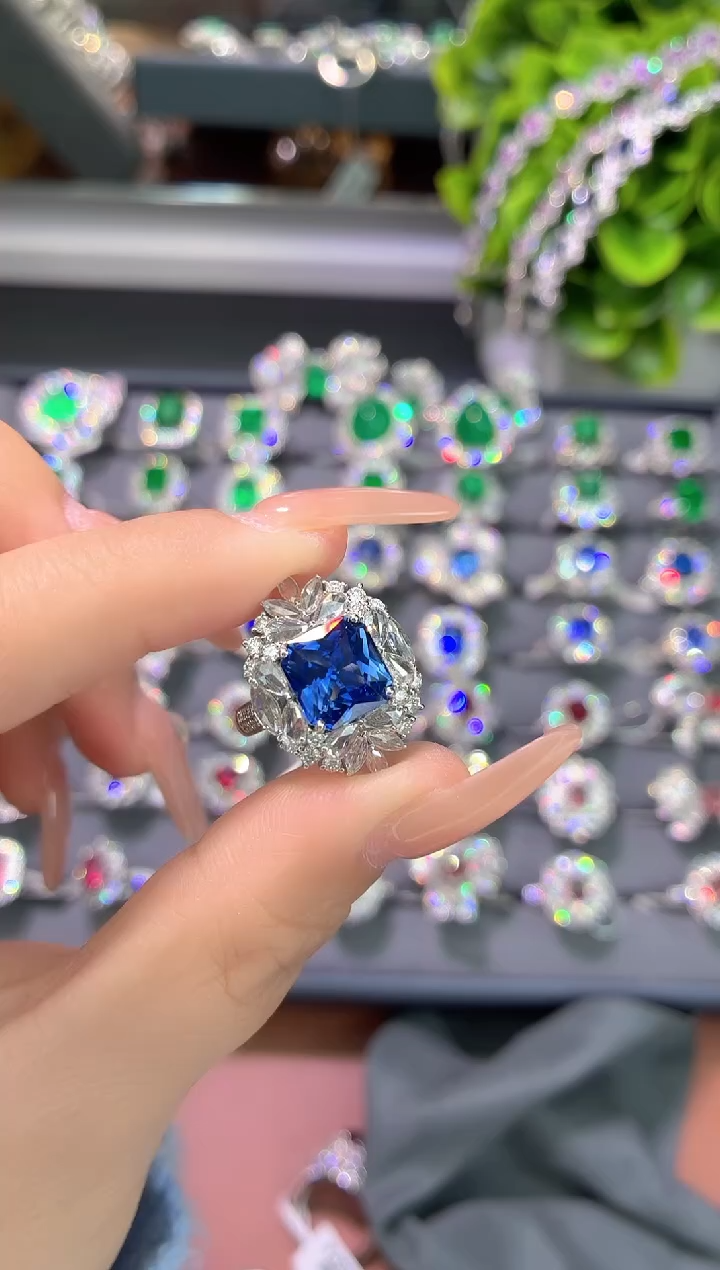 戒指蓝宝石18K金镶嵌-3.48克拉