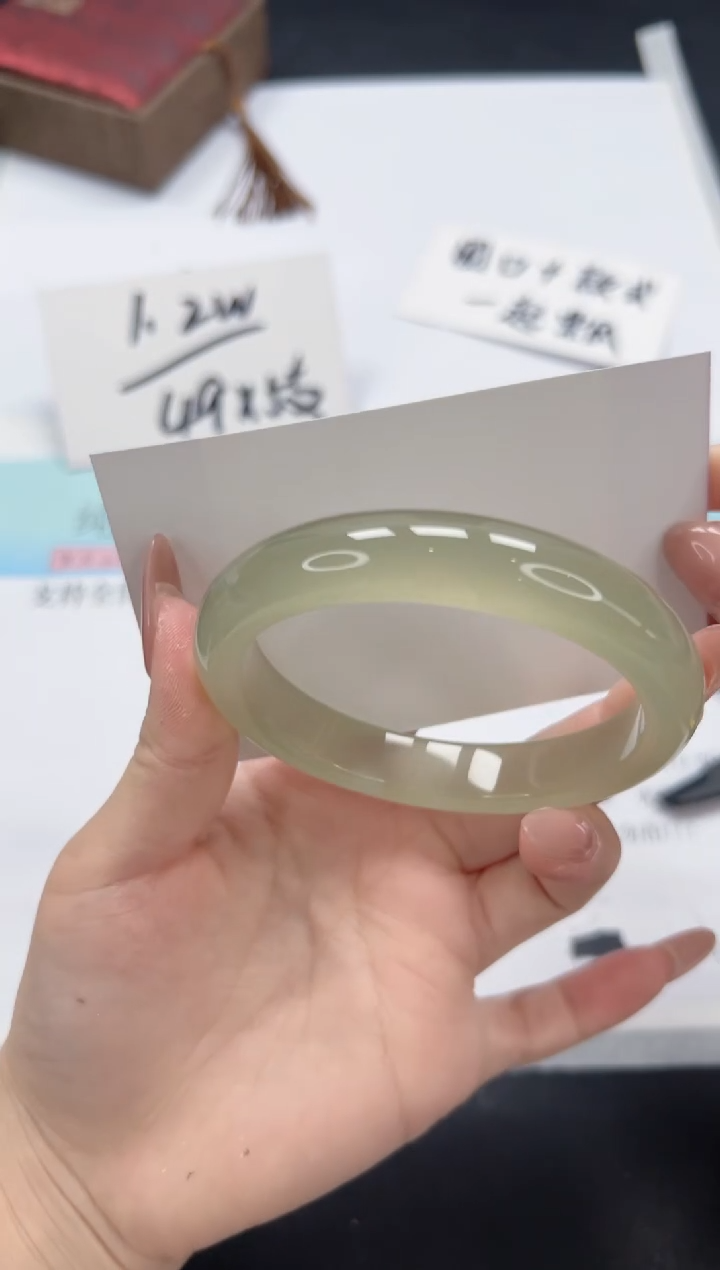 【闪购商品】石英质玉手镯未镶嵌A193-60.2