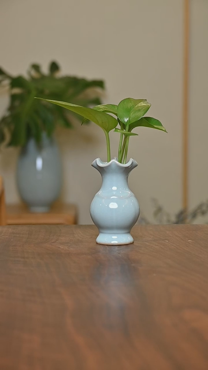 荷叶口瓶 天青 微瑕 朱家汝窑款