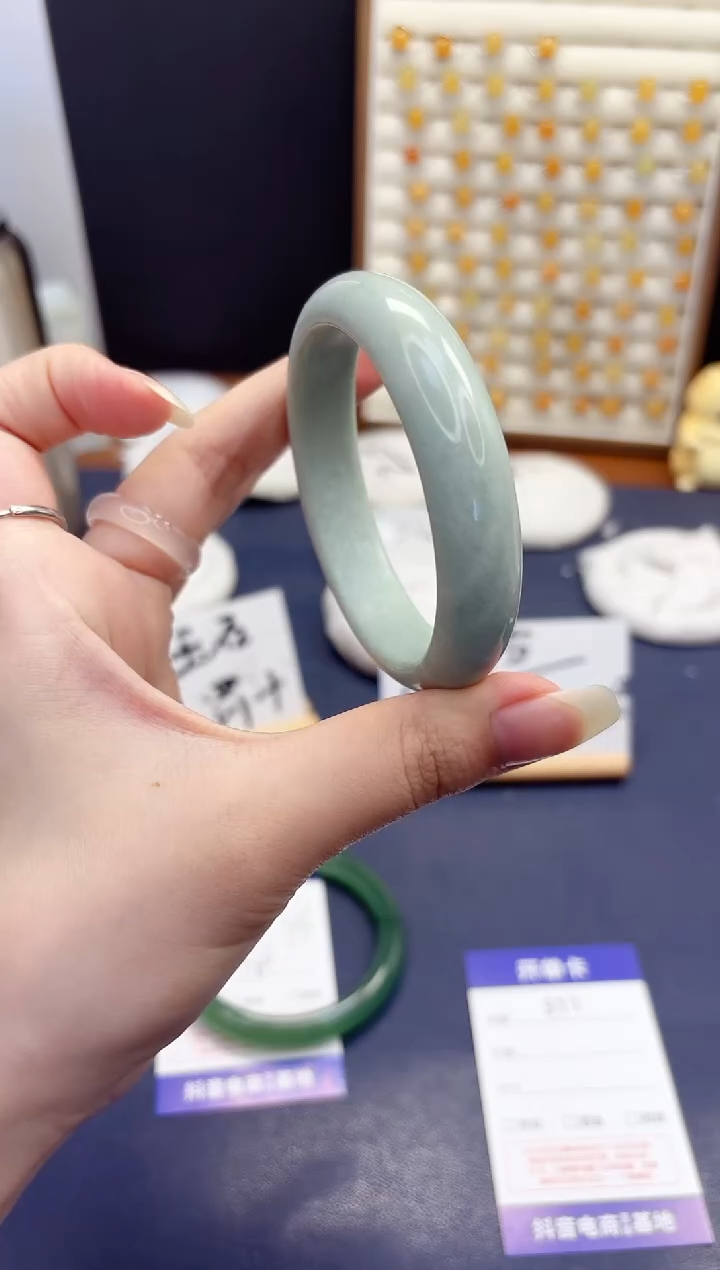 石英质玉手镯未镶嵌311-翠玉-圈口56