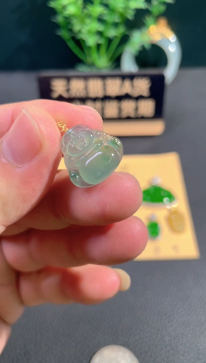 颈饰18K金镶嵌翡翠翡翠