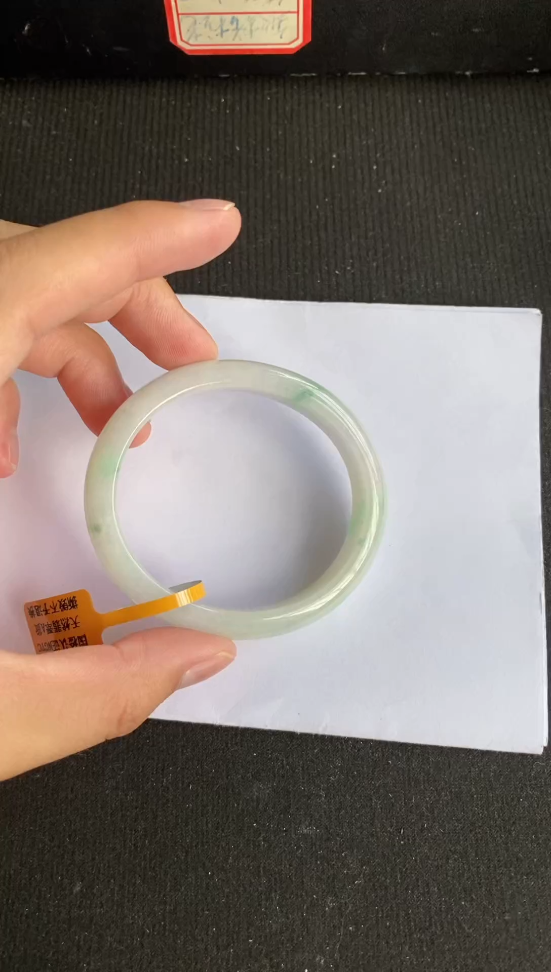 翡翠手镯未镶嵌（亮底飘花）贵妃6号