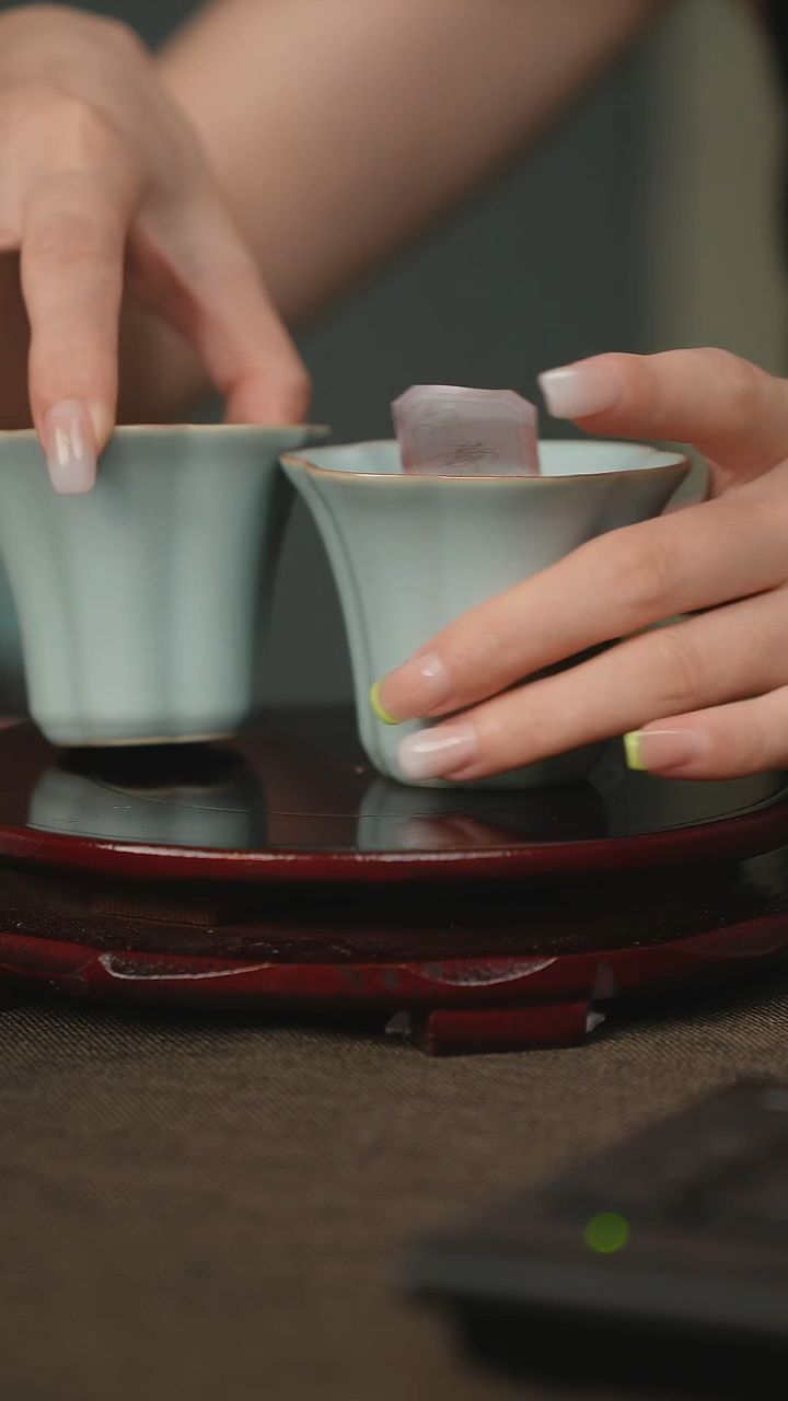 32微瑕 汝瓷 主人杯一对