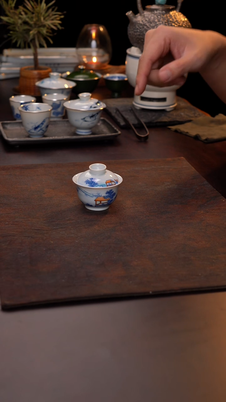 斗彩山水手绘盖碗