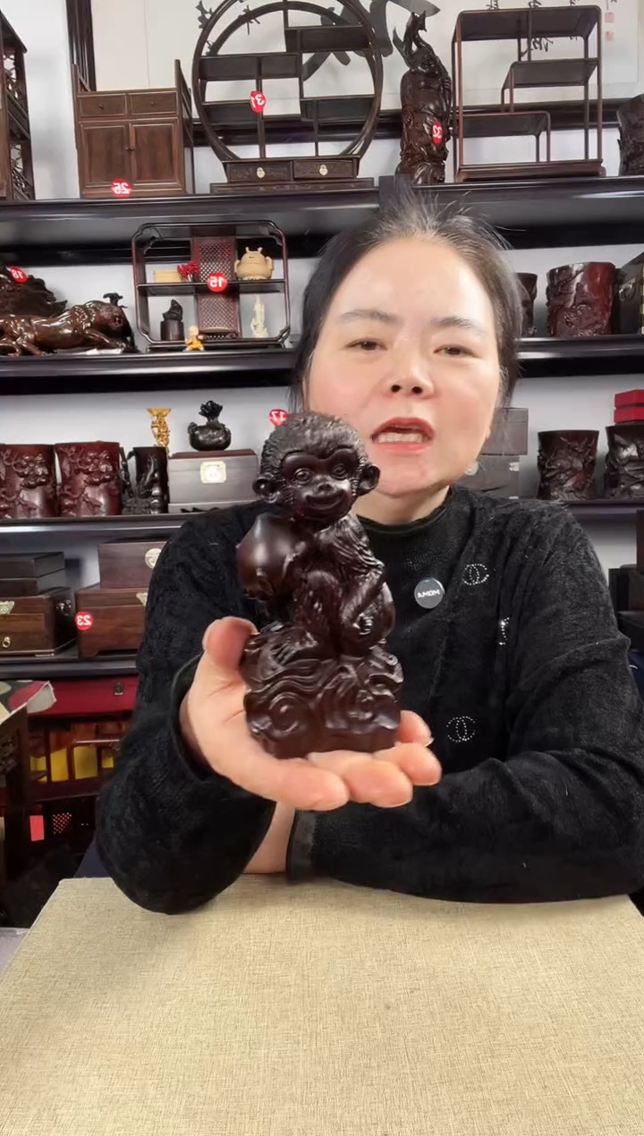 木桃猴老李红木工艺品