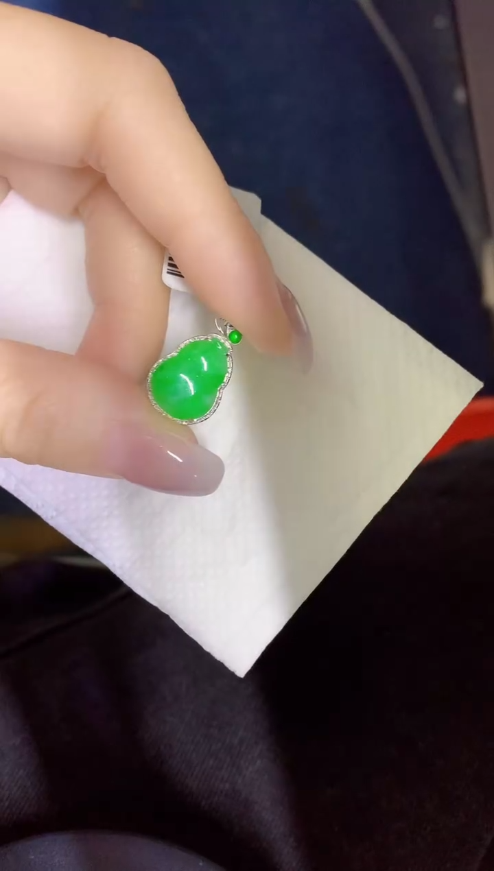 颈饰18K金镶嵌翡翠缅甸天然翡翠A货