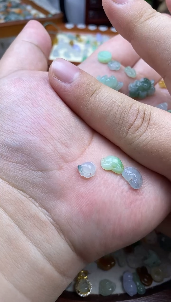 颈饰未镶嵌翡翠小*翡翠