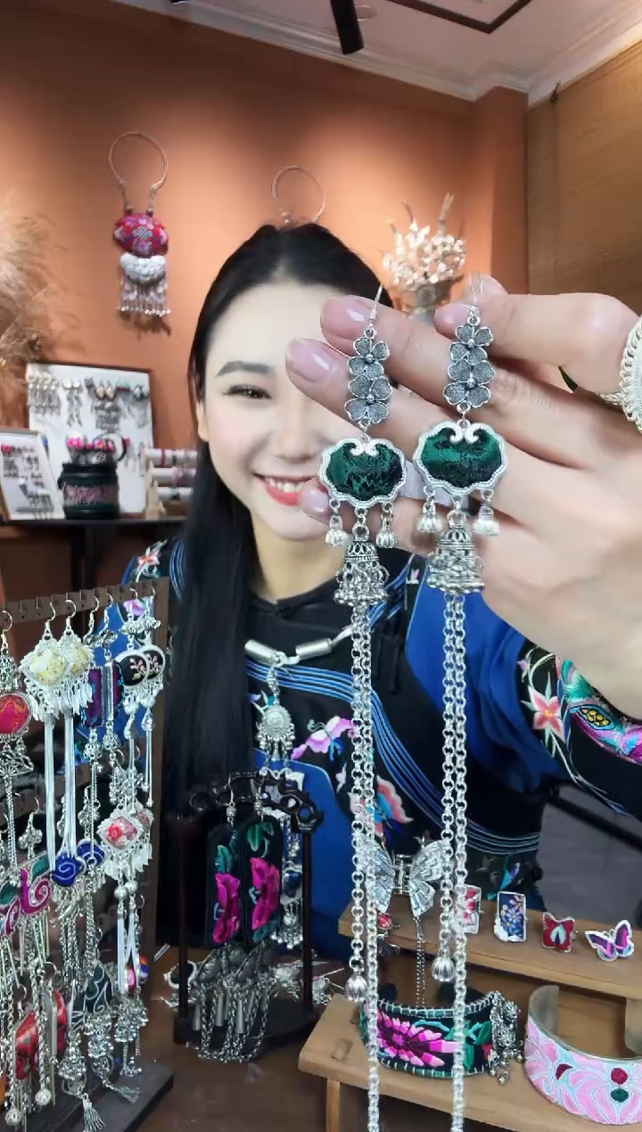 【闪购商品】刺绣纯手工民族风耳环