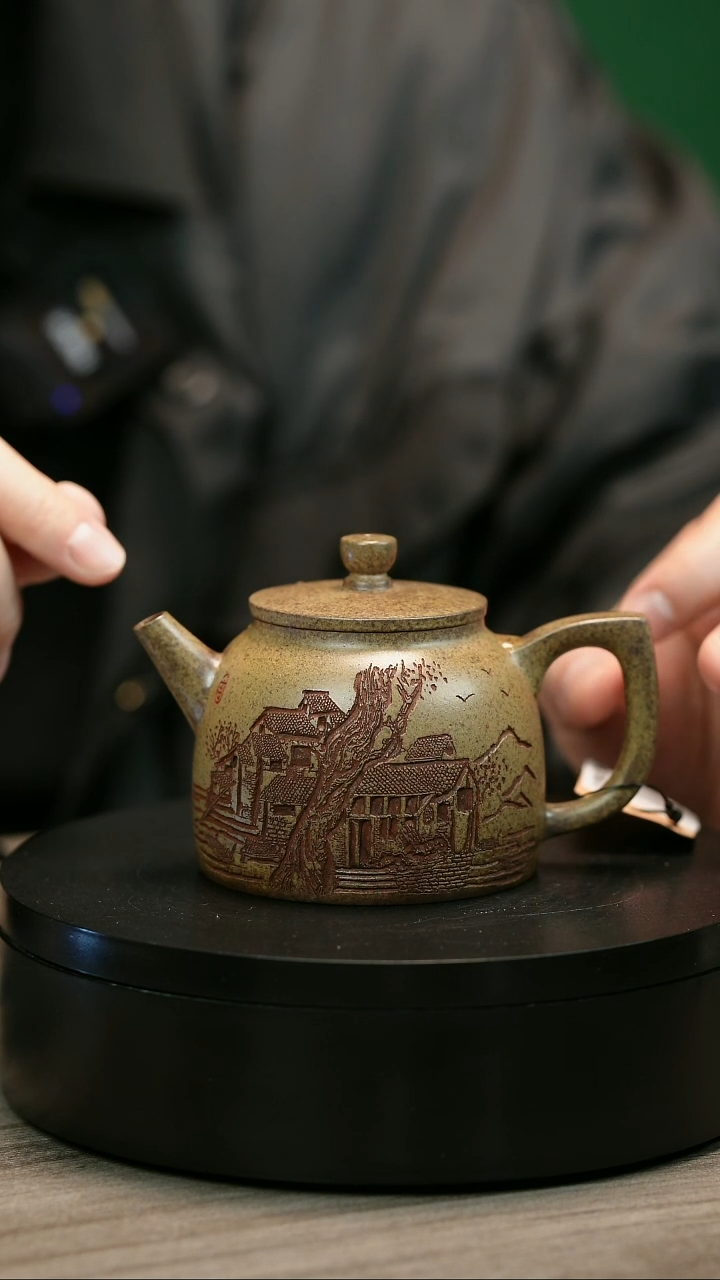 茶壶紫砂米****志H2121陈春芬黄段寿桃汉瓦