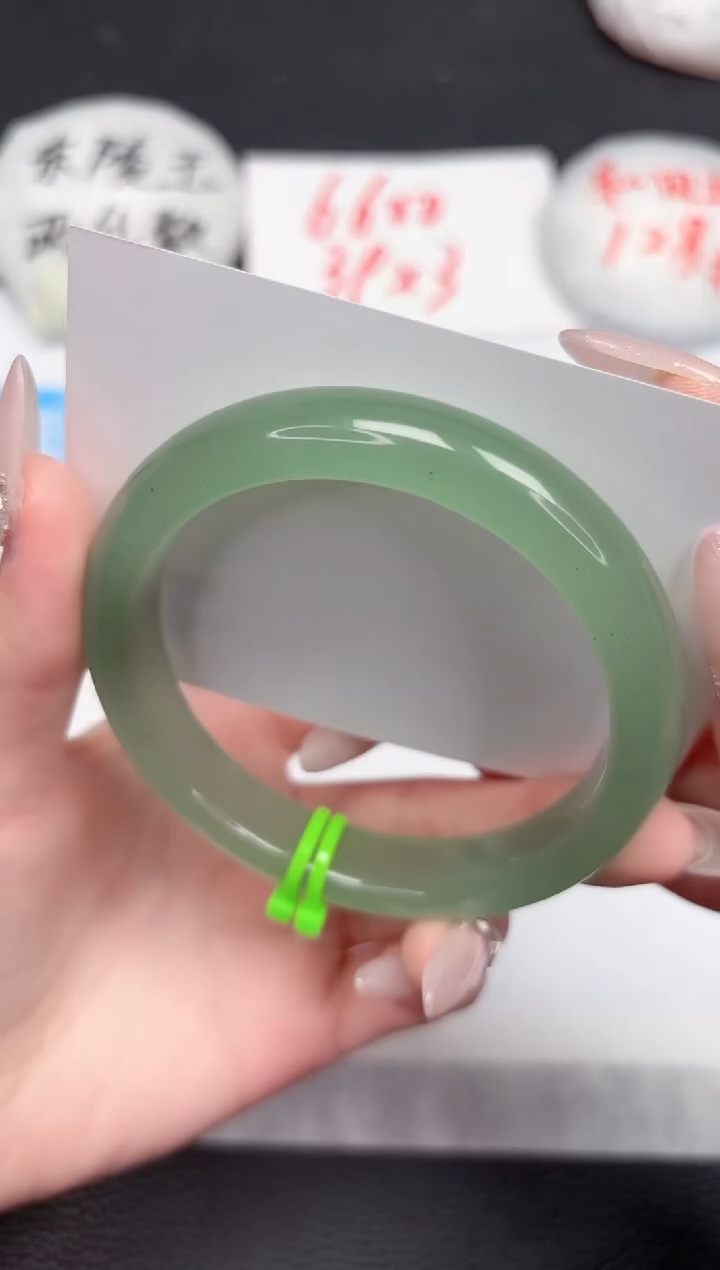 【闪购商品】石英质玉手镯未镶嵌64-59.8