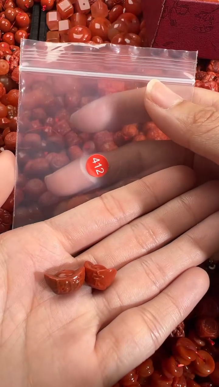 南红玛瑙未镶嵌颈饰1