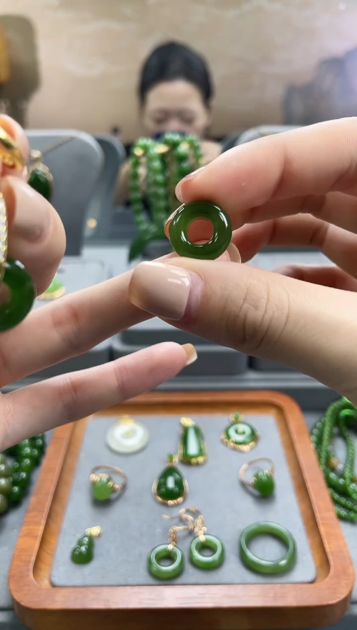 银S925镀金镶嵌和田玉耳饰银S925镀金镶嵌 和田玉 耳饰