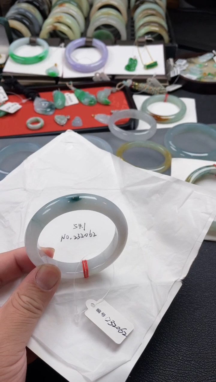 【闪购商品】翡翠手镯未镶嵌54圈口