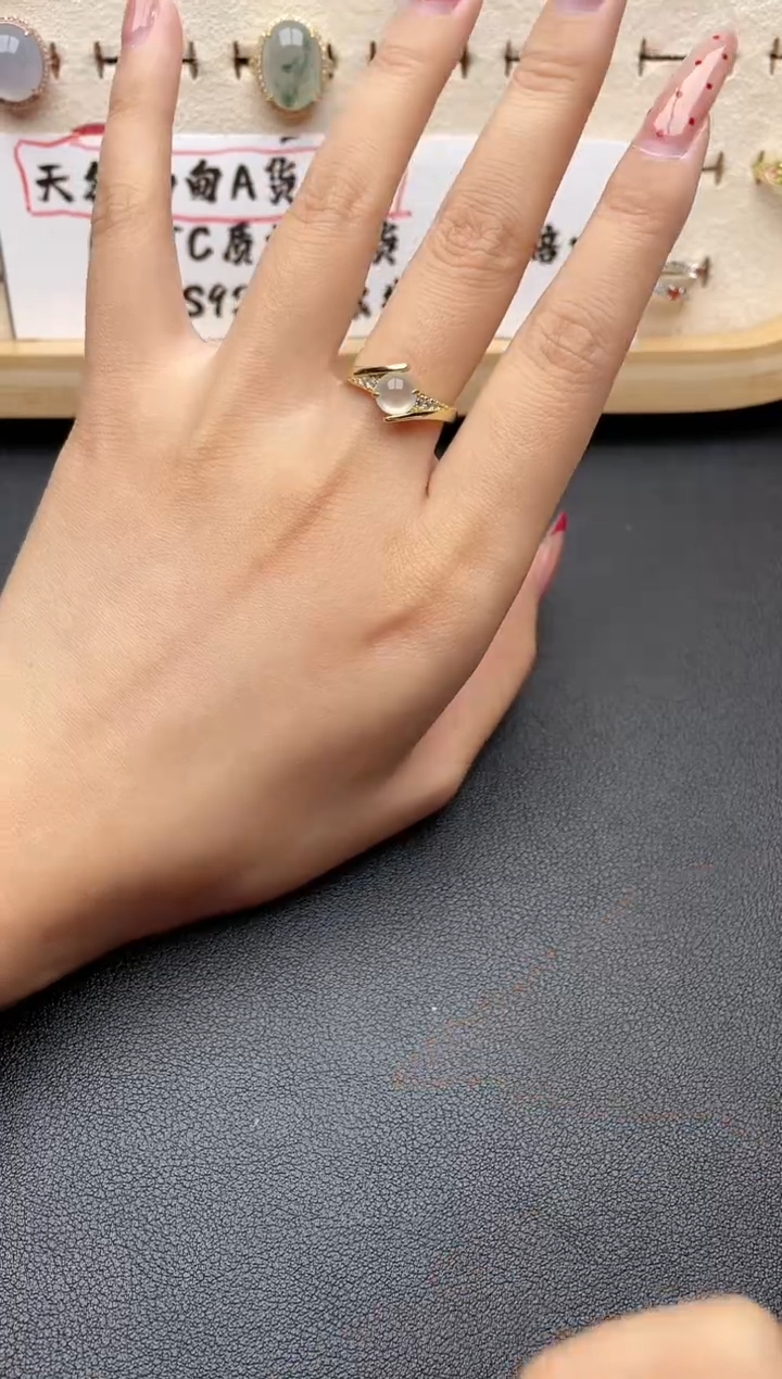 【闪购商品】翡翠戒指银S925镶嵌一物一证一礼盒