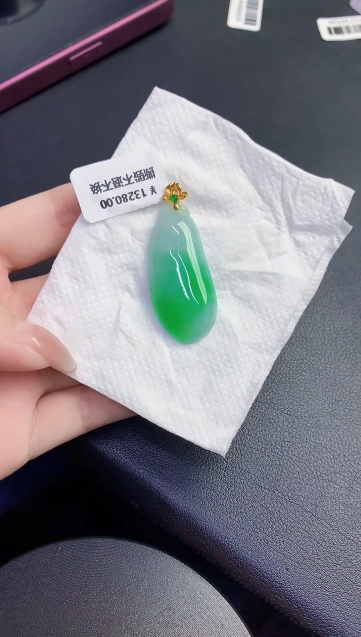 颈饰18K金镶嵌翡翠缅甸天然翡翠A货