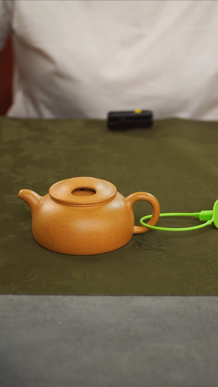 茶壶紫砂宝山黄金段小牛盖