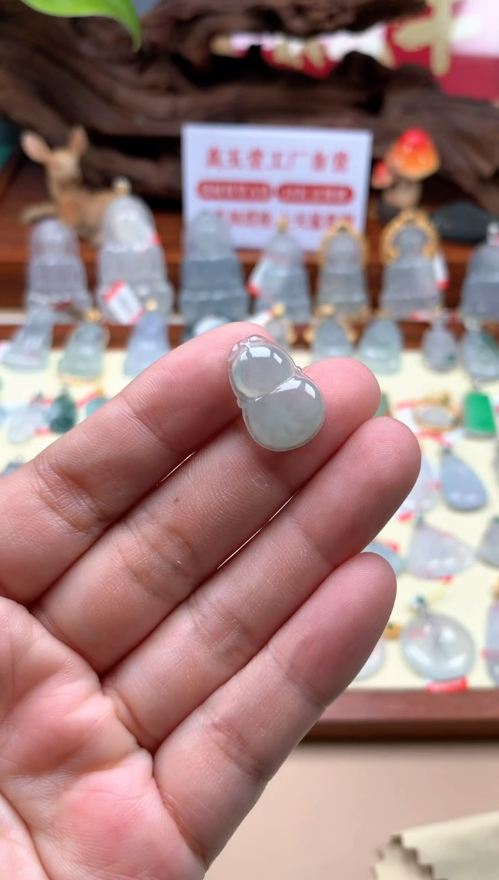 【闪购商品】翡翠未镶嵌颈饰葫芦
