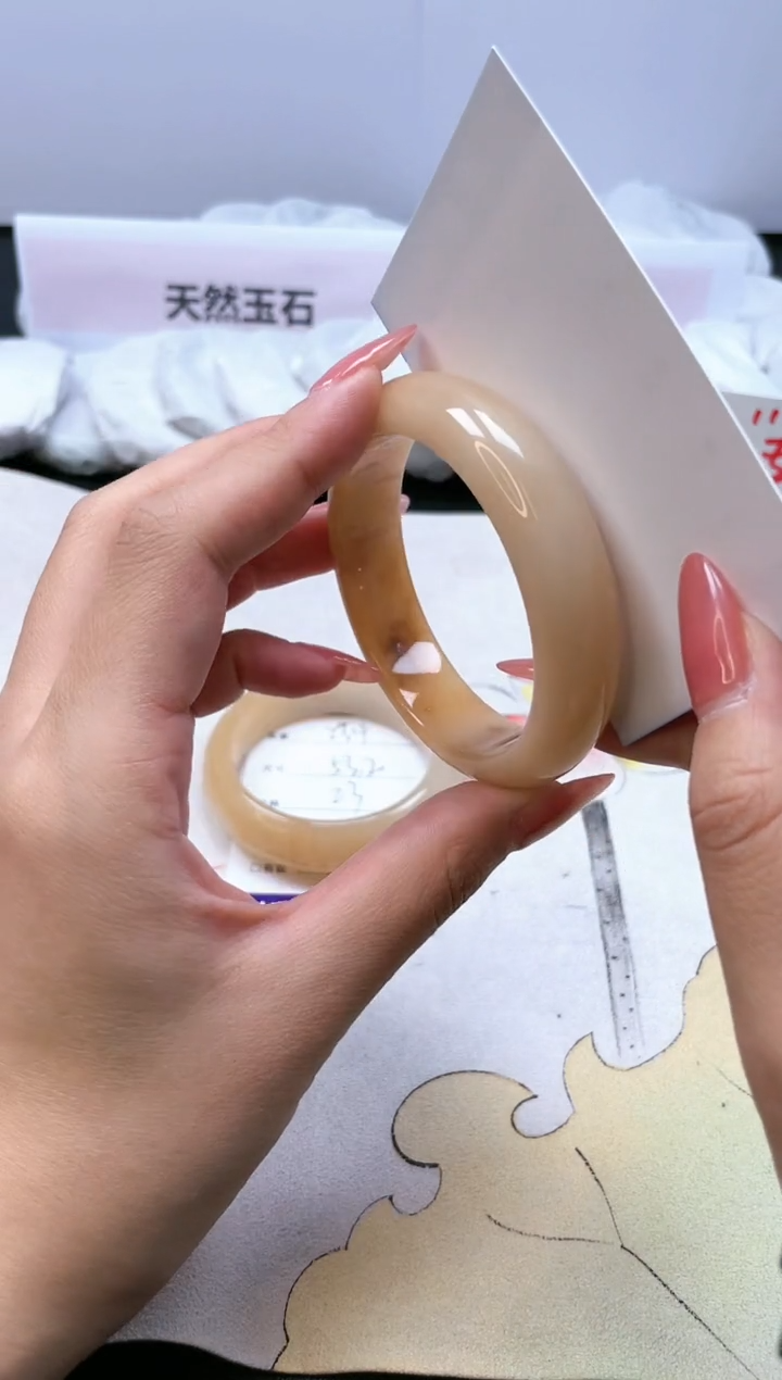 【闪购商品】石英质玉手镯未镶嵌235/56.6