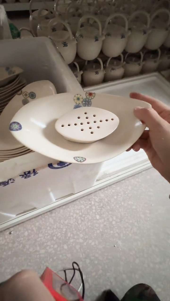 霖松堂绣球花素白壶承·····