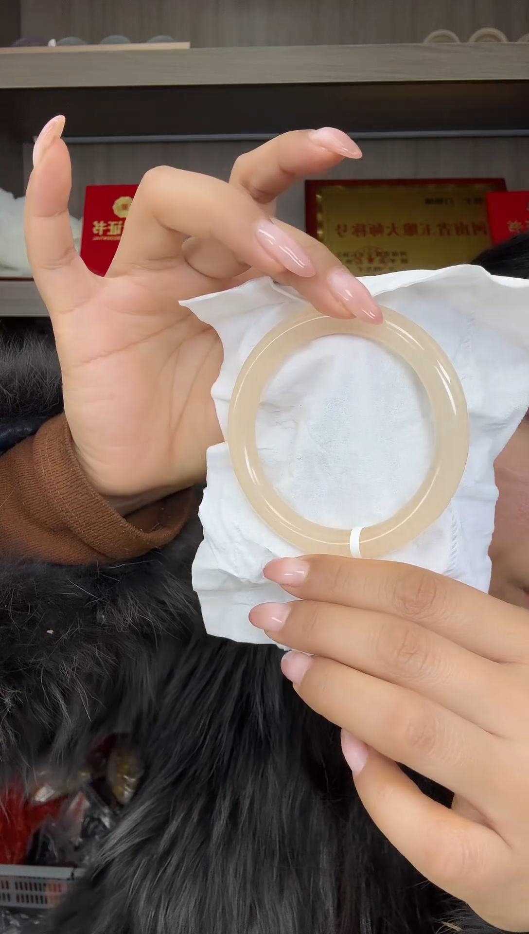 未镶嵌手镯石英质玉新疆天然藕粉手镯 