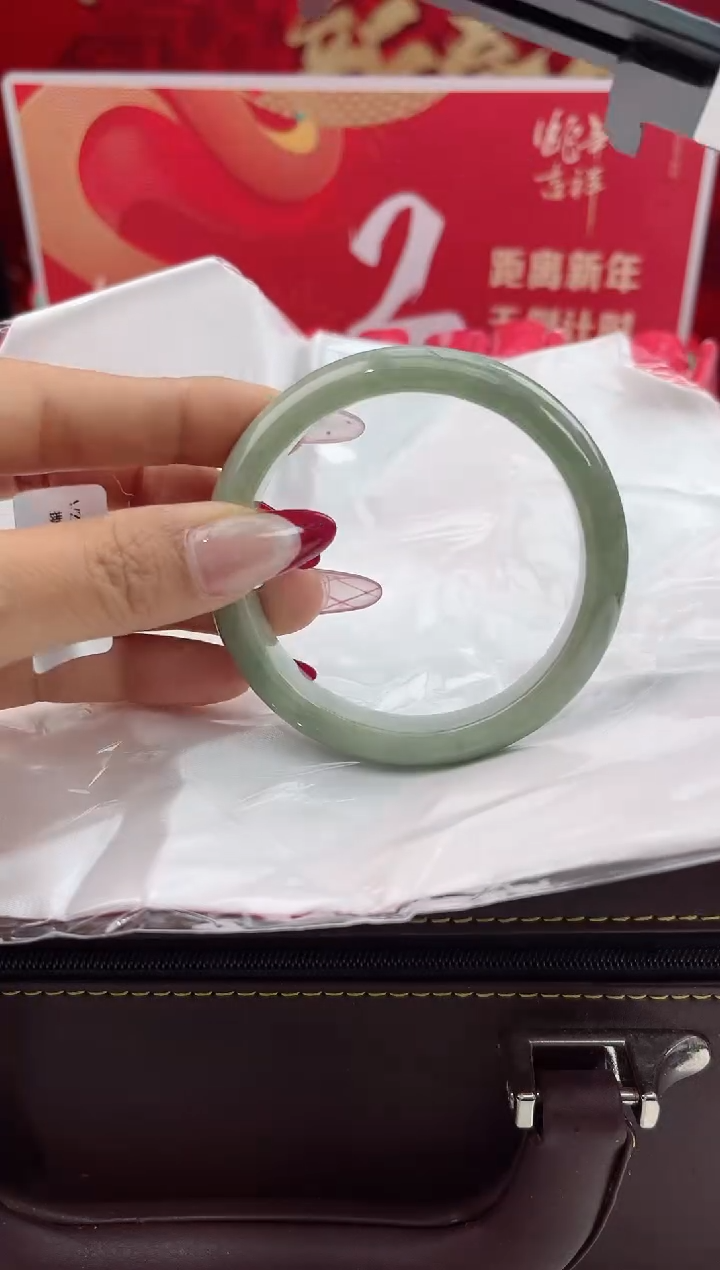 【闪购商品】翡翠手镯未镶嵌9翡翠手镯（微瑕）