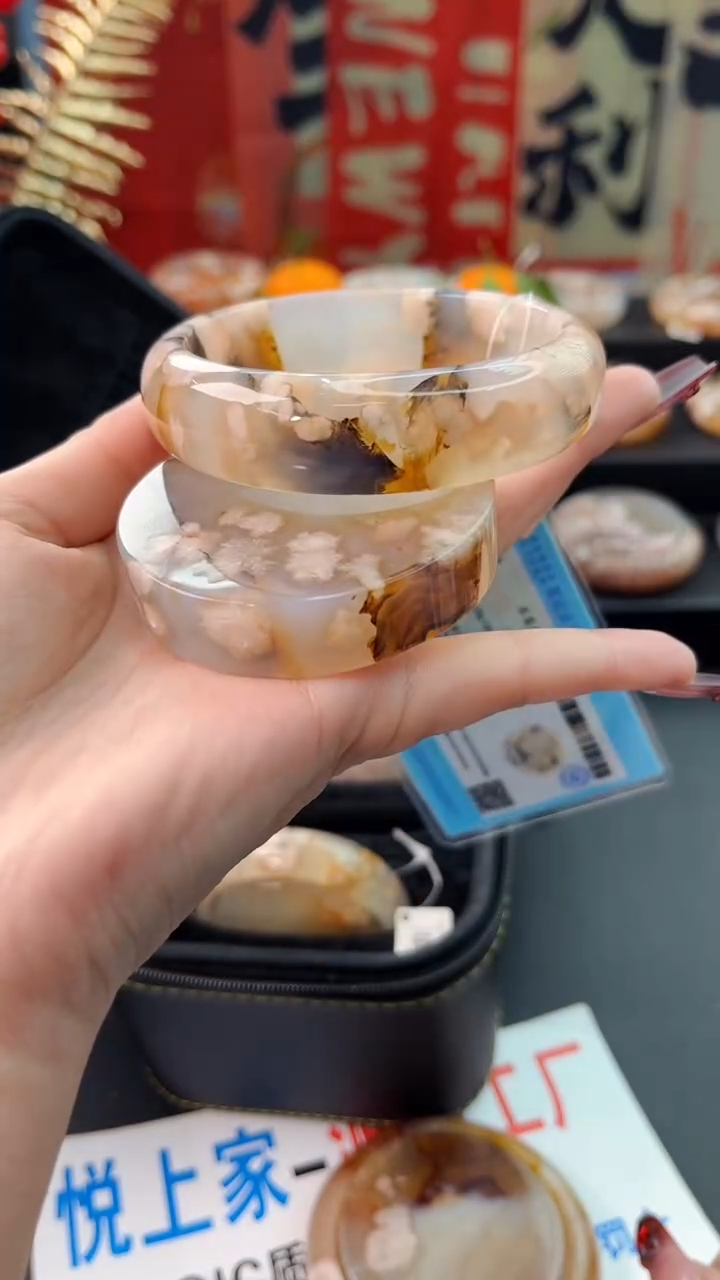 【闪购商品】石英质玉手镯未镶嵌赠送镯心（61圈口