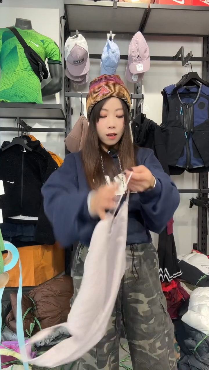 1153  编码 瑕疵款直播间过款为准 尺码   身高  M2