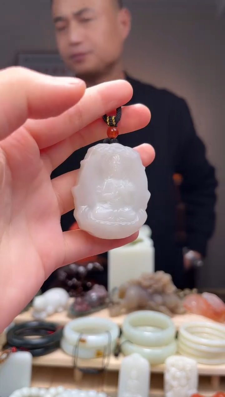 颈饰未镶嵌和田玉吊坠1