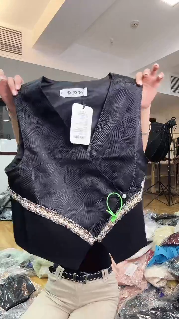 马甲       M码       80-110斤