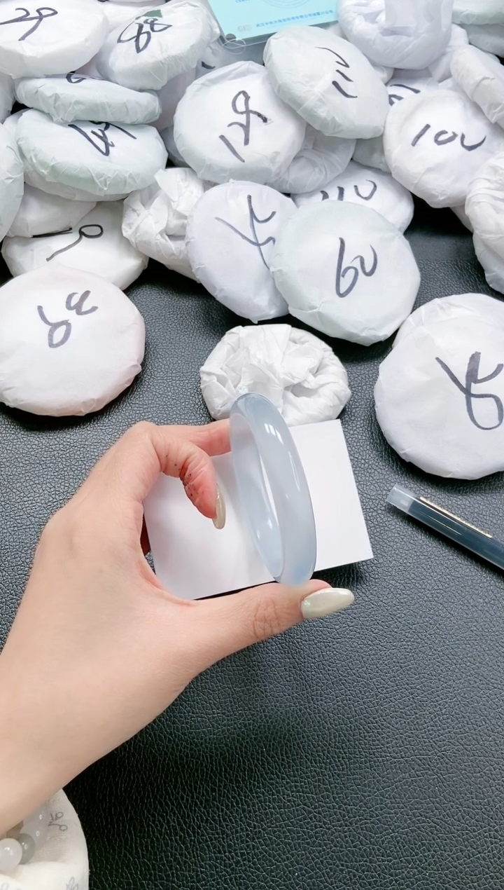 【闪购商品】石英质玉手镯未镶嵌 22L192-53