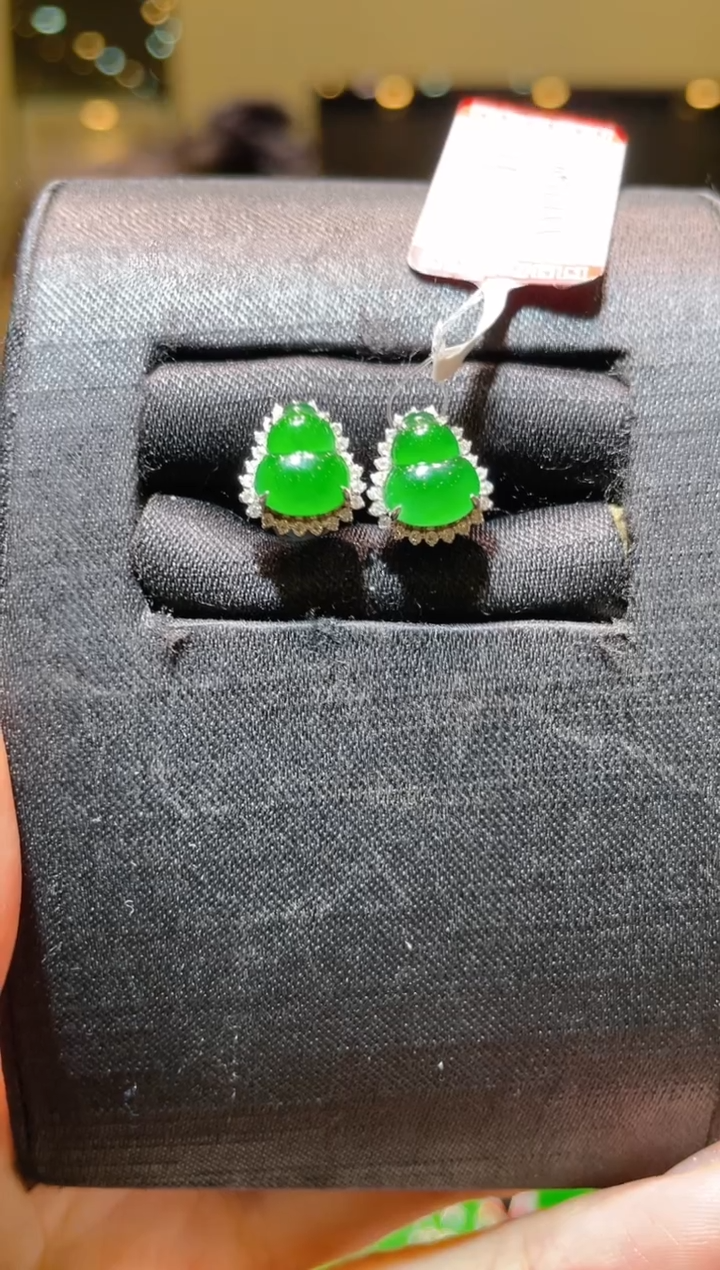 【闪购商品】翡翠吊坠(不含链)18K金镶嵌A71