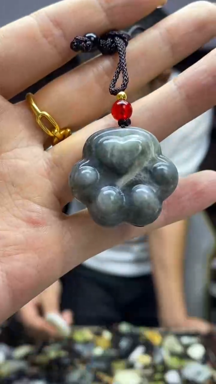 未镶嵌岫玉挂件  