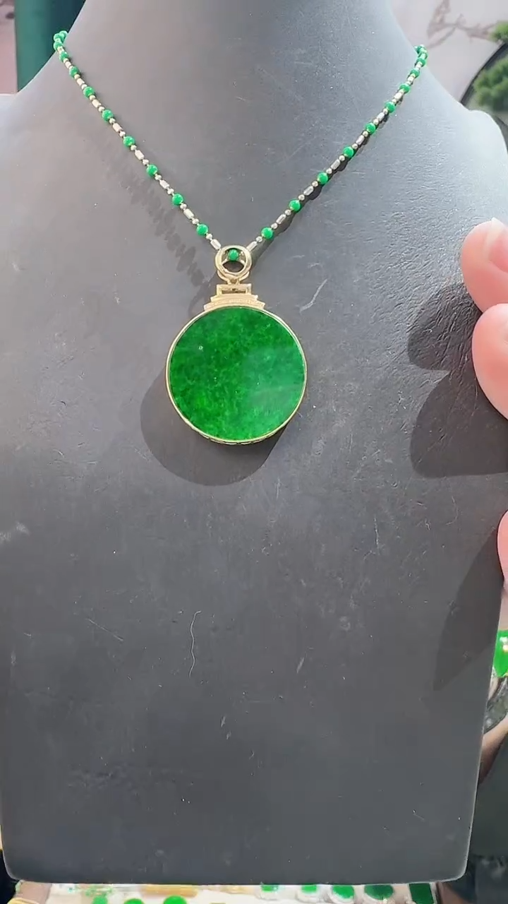 颈饰18K金镶嵌翡翠88888888888