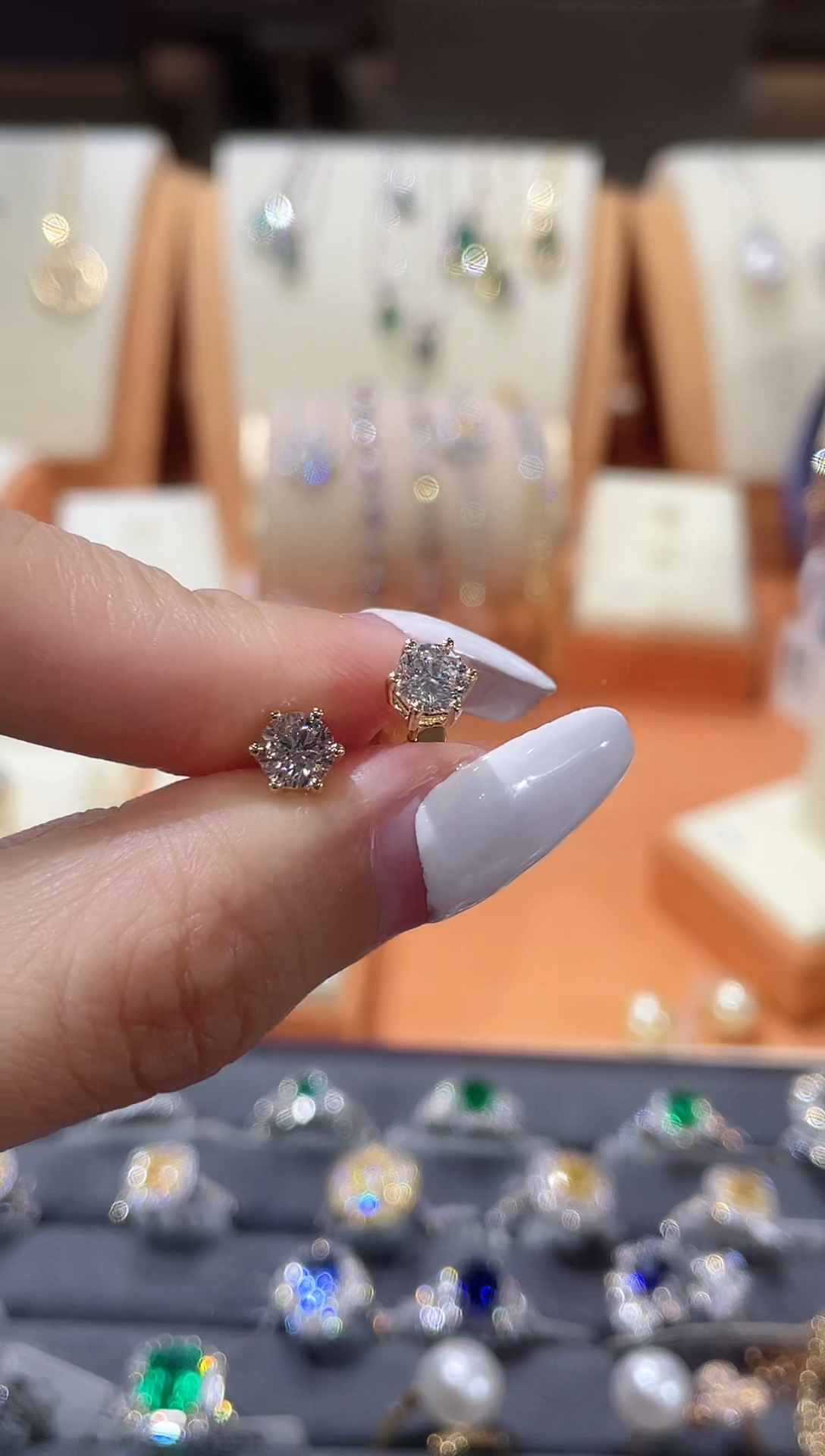 【闪购商品】实验室培育钻石耳饰18K金镶嵌耳钉