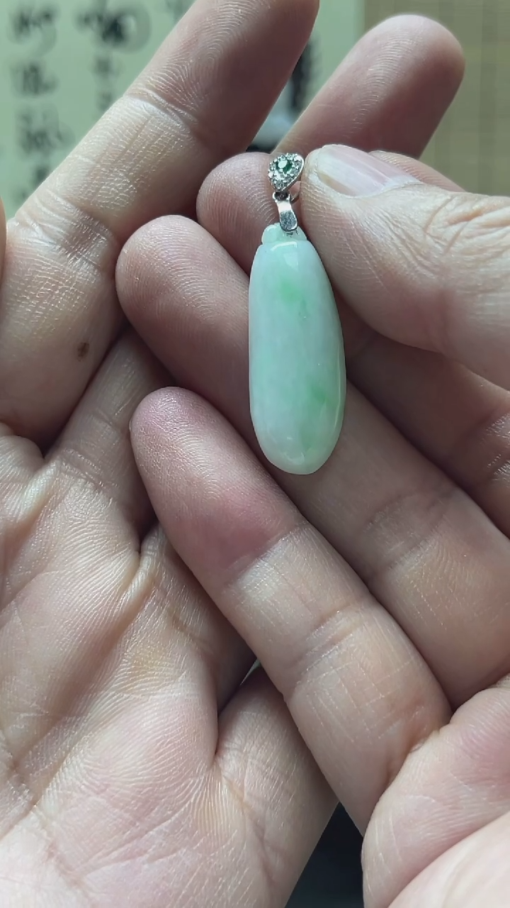 【闪购商品】翡翠颈饰银S925镶嵌翡翠福瓜吊坠多人