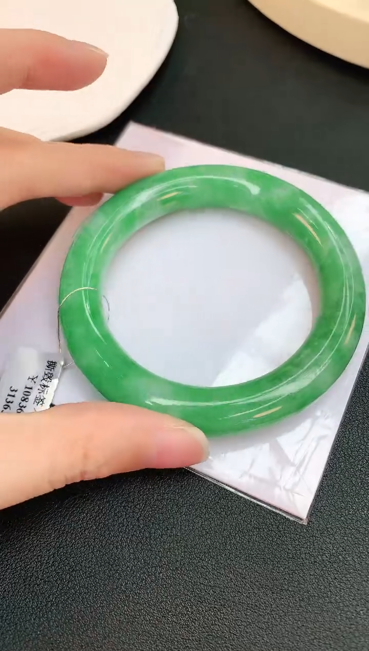 【闪购商品】翡翠手镯未镶嵌赠礼盒证书 小君