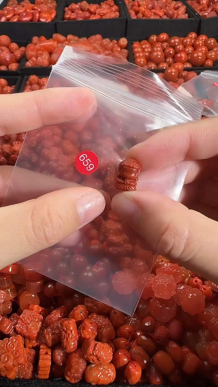 颈饰未镶嵌南红玛瑙1