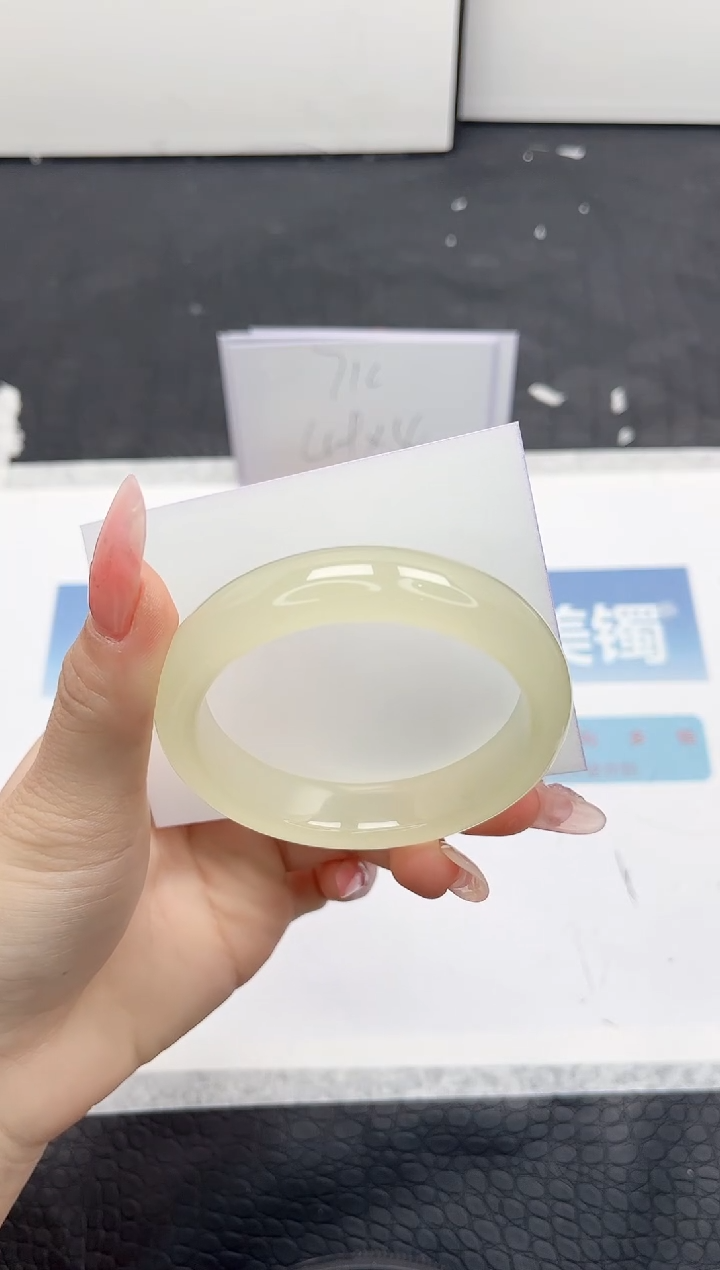 【闪购商品】石英质玉手镯未镶嵌113-54.6